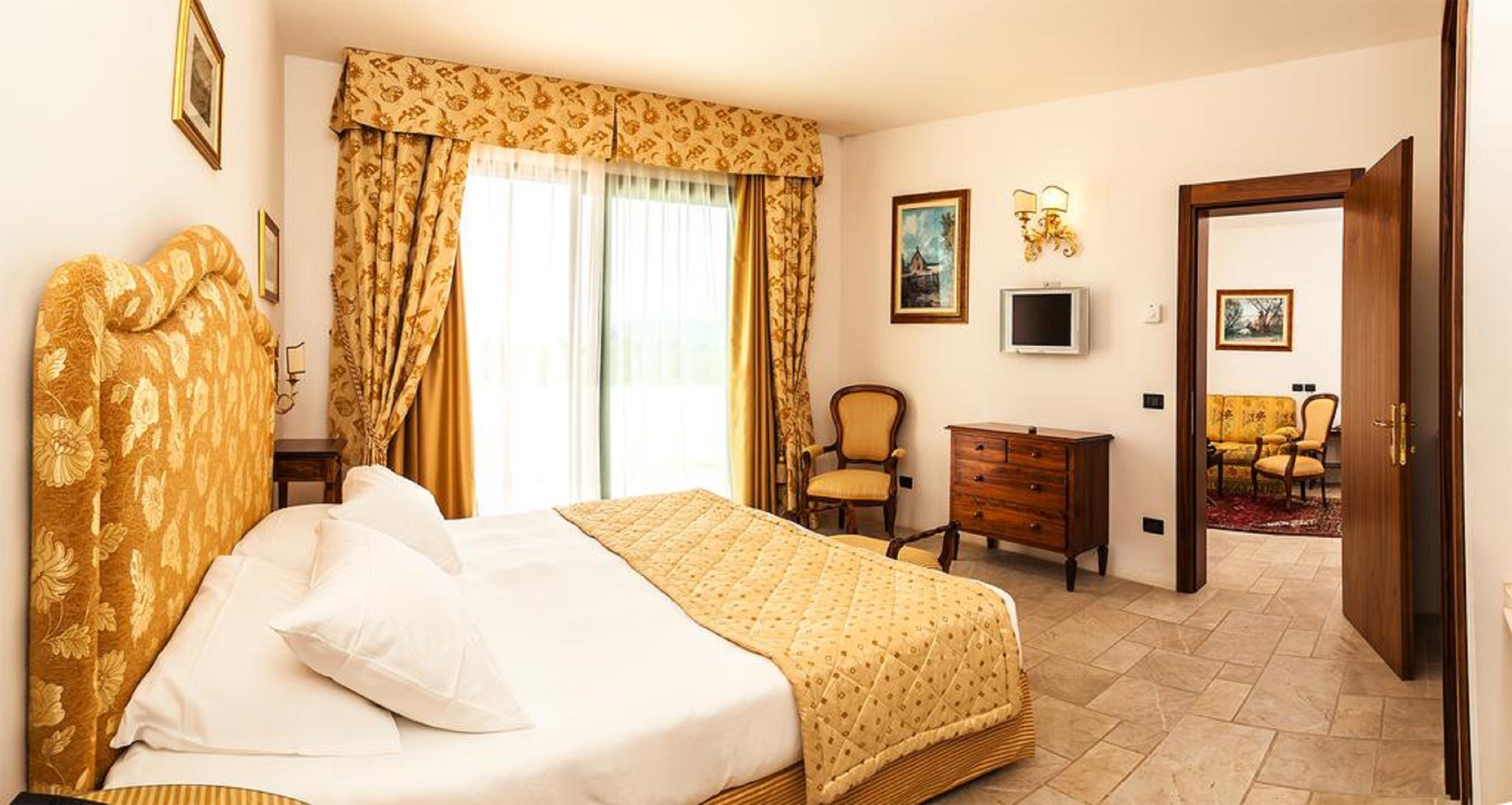 Hotel Masseria Relais Del Cardinale 5*